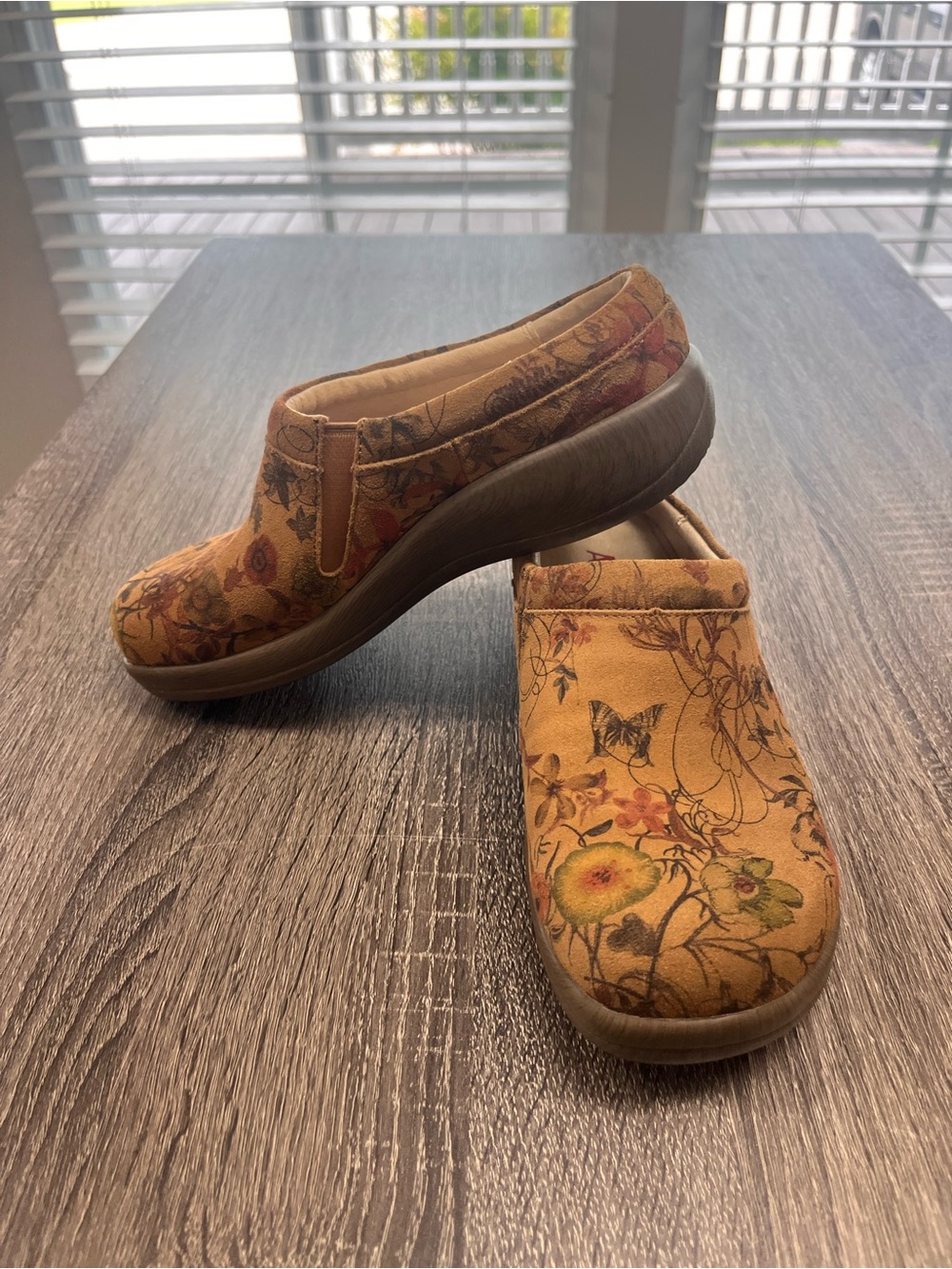 Alegria Floral Slip-On Clogs in Mustard Yellow and Brown 5.5/ 6 in women